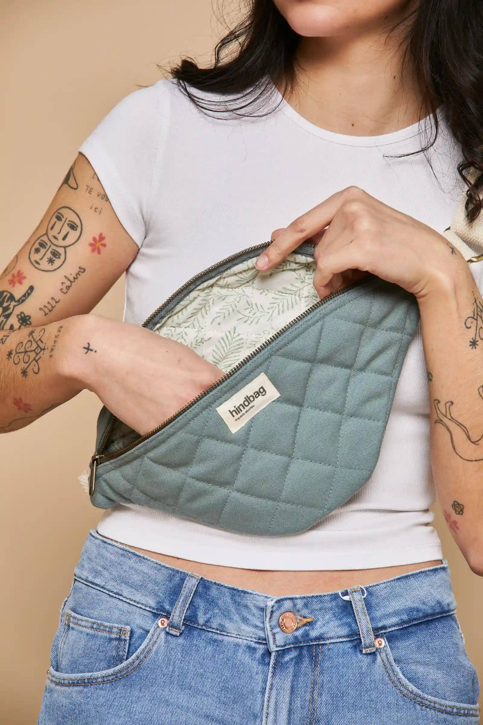 Olivia gesteppte Bauchtasche in Salbeigrün