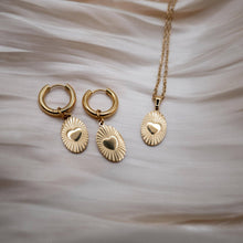 OVAL HEART - Halskette mit herzförmigem Anhänger aus Gold