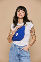 Olivia gesteppte Gürteltasche in Electric Blue